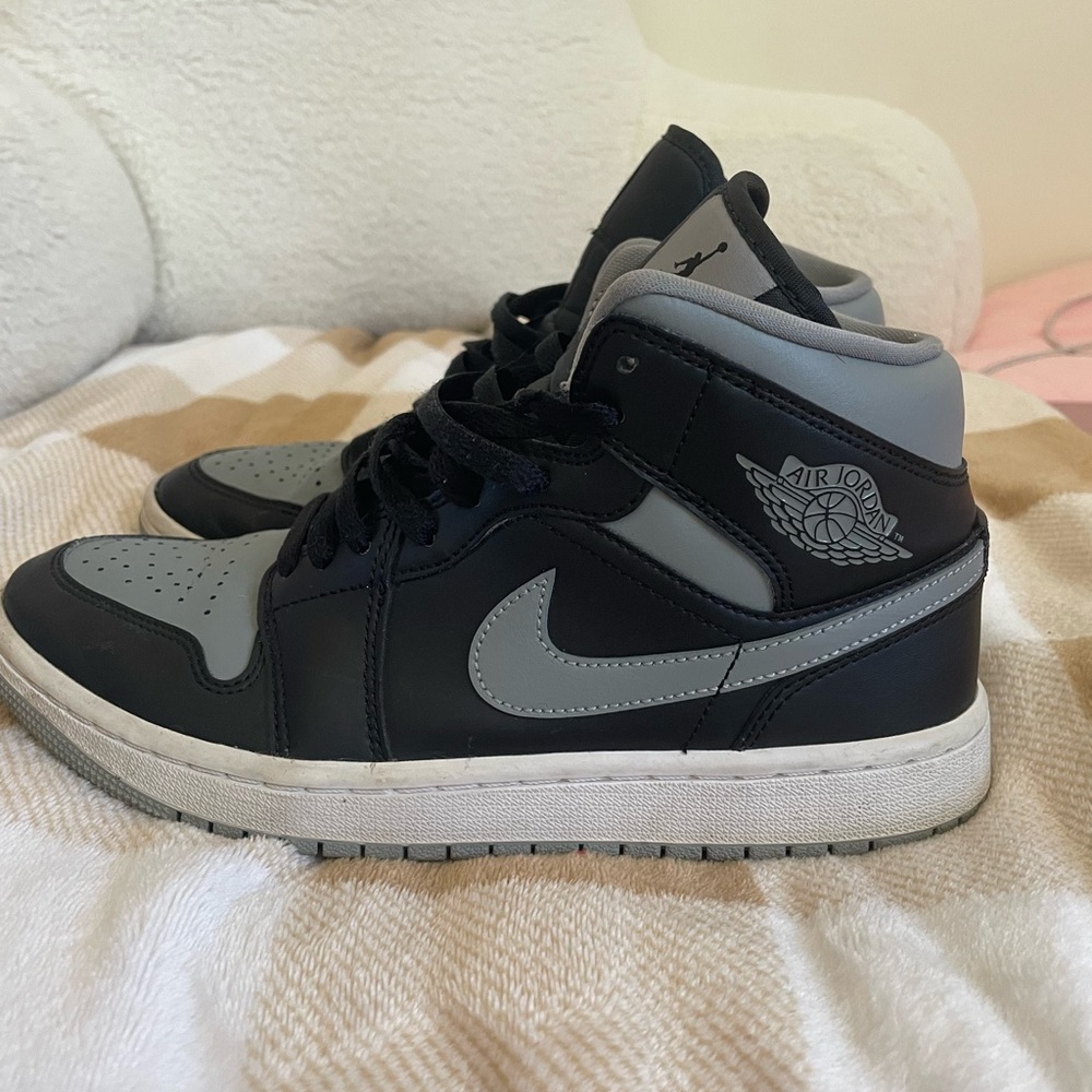 Nike Air Jordan 1 Mid Shadow